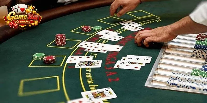 Quy trình chia bài của poker giống nhau trong cả bản online lẫn trực tiếp